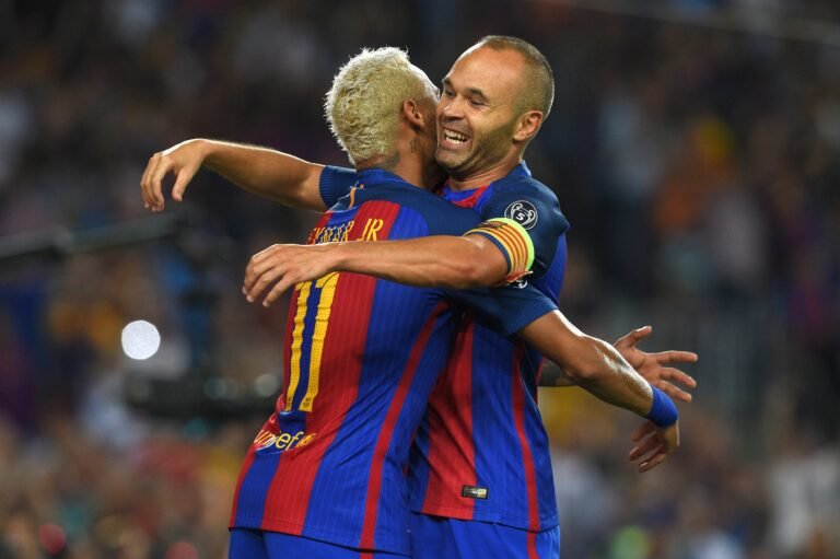 Iniesta rasga elogios a Neymar: ‘Uma máquina de jogar futebol’