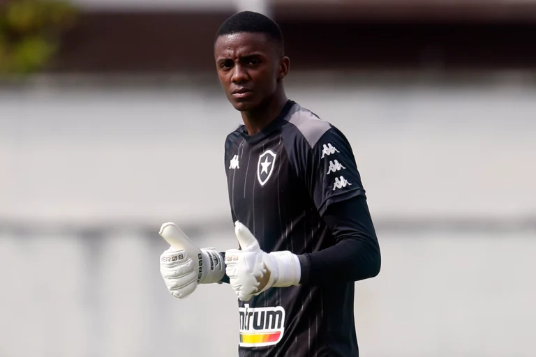 Atleta revelado pelo Botafogo está na lista dos melhores jogadores sub-23 das principais ligas da Europa