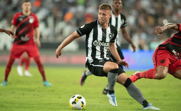 Lucas Fernandes, do Botafogo, vira “dúvida” para confronto contra o Goiás
