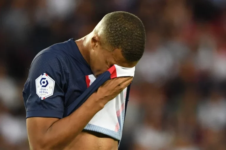 Mbappé é visto como uma criança no vestiário do PSG, diz jornal