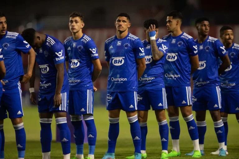 Com ausências, Cruzeiro divulga lista de relacionados para partida contra o Vasco