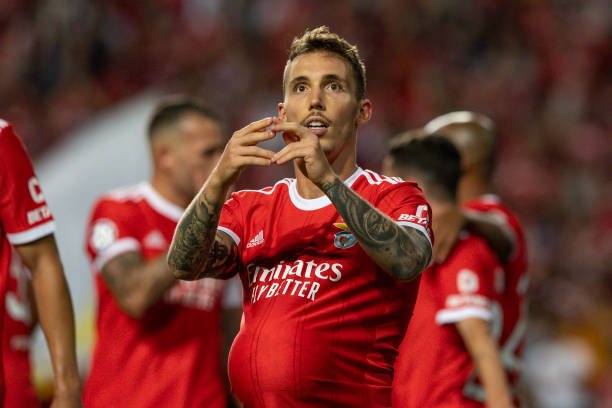 Barcelona mantém estratégia e mira dois defensores para chegar de graça em 2023