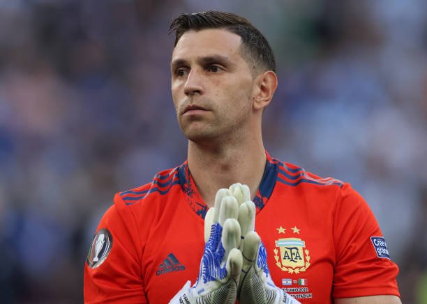 Alvo do Atlético de Madrid, goleiro da Seleção Argentina interessa ao Manchester United