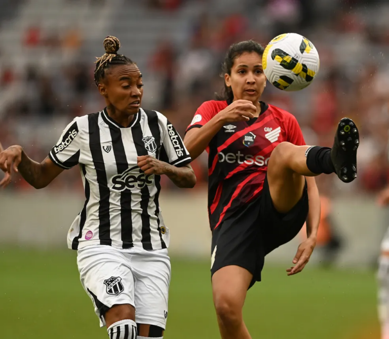 Confronto entre Athletico e Ceará atinge público histórico do futebol feminino na Arena da Baixada