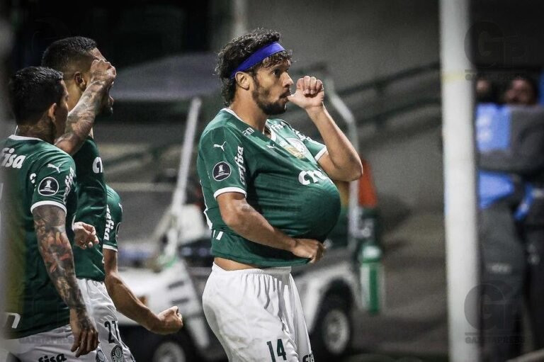 Em sua última aparição em Libertadores, Gustavo Scarpa lamenta eliminação do Palmeiras