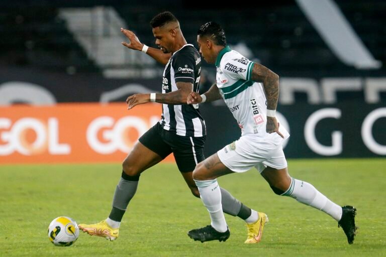 Júnior Santos relembra ‘bronca’ de Luís Castro contra o Coritiba