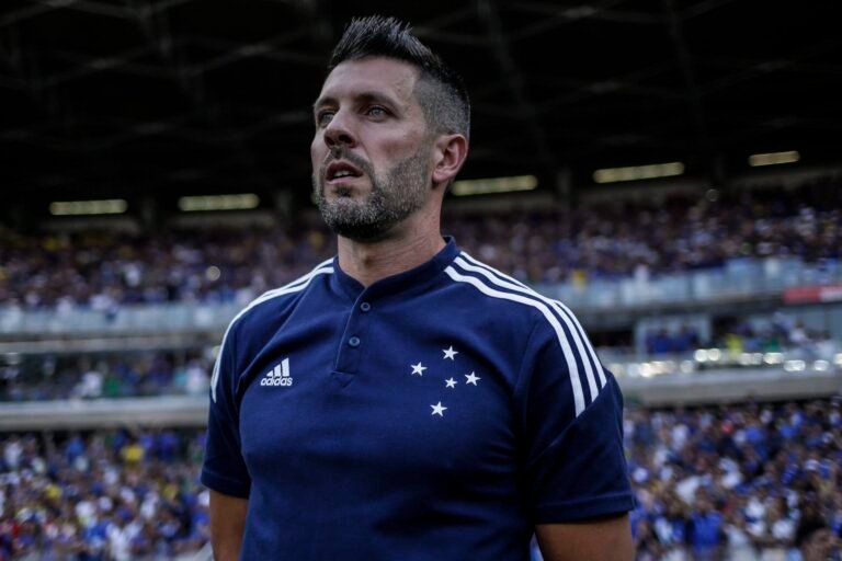Paulo Pezollano quer ficar no Cruzeiro em 2023; treinador recebe sondagens
