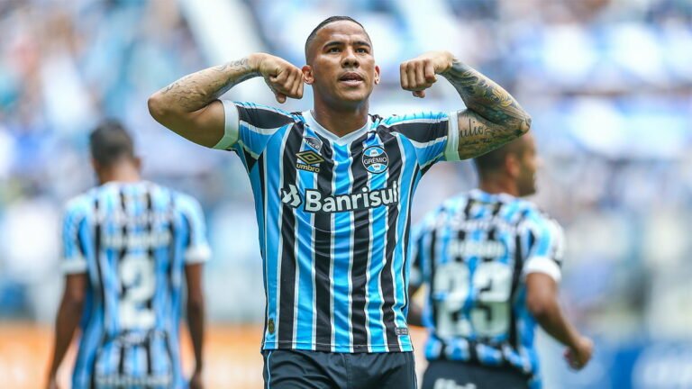 Atacante querido pela torcida do Grêmio fica livre no mercado