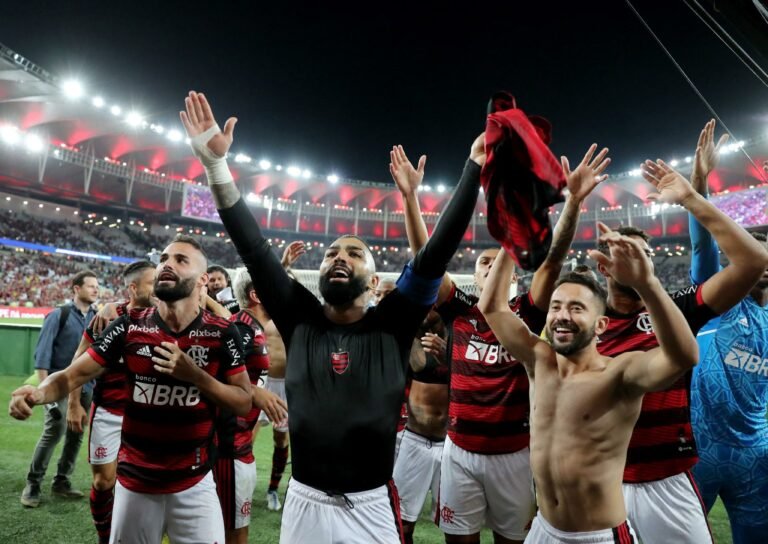 Dorival planeja preservar ‘time das Copas’ para finais do mês que vem