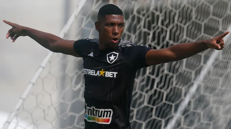 Clube europeu faz sondagem por Kanu, mas valores não agradam