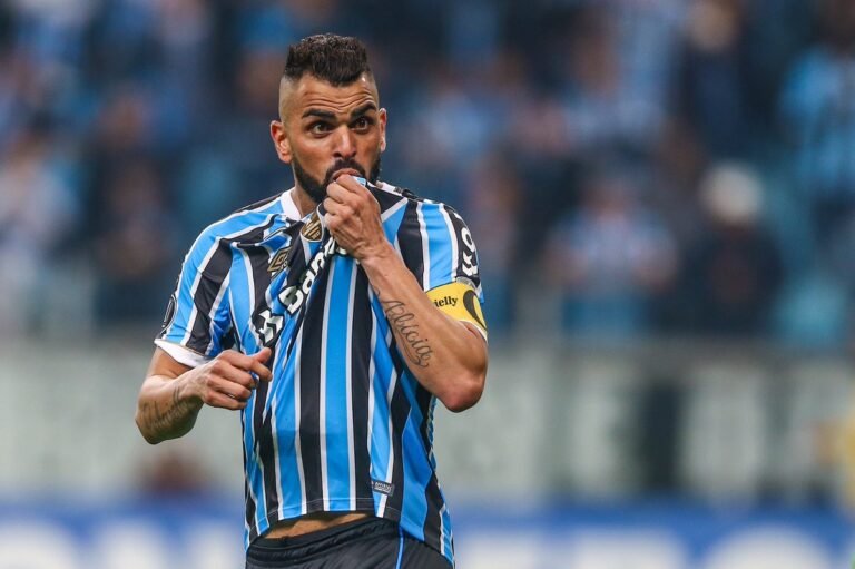 Maicon se irrita e fala a verdade sobre 2021 do Grêmio