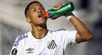 Ângelo comemora sua melhor fase: ‘Já me sinto leve jogando no Santos. É meu clube do coração’