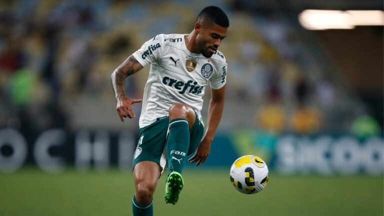 Retorno de Bruno Tabata ao Palmeiras contra o Avaí é incerta
