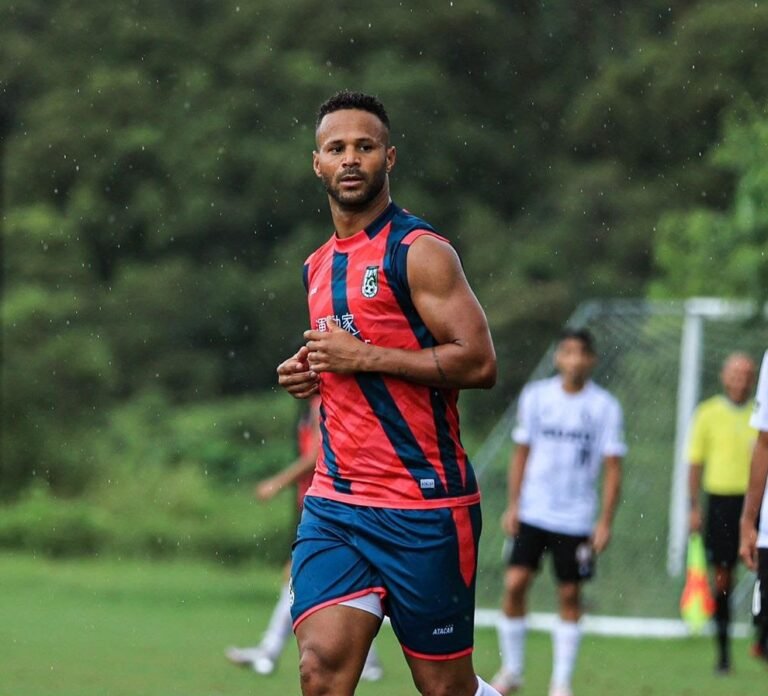 Com experiência em Hong Kong, Thiago Silva planeja artilharia da Liga