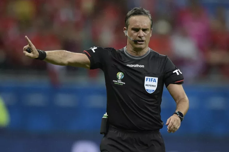 Conmebol confirma argentino como árbitro da grande final da Libertadores