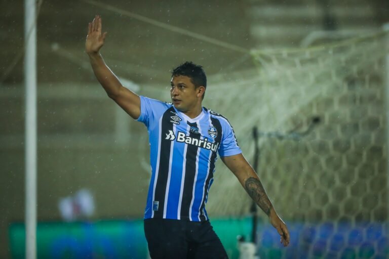 Elkeson confirma saída do Grêmio