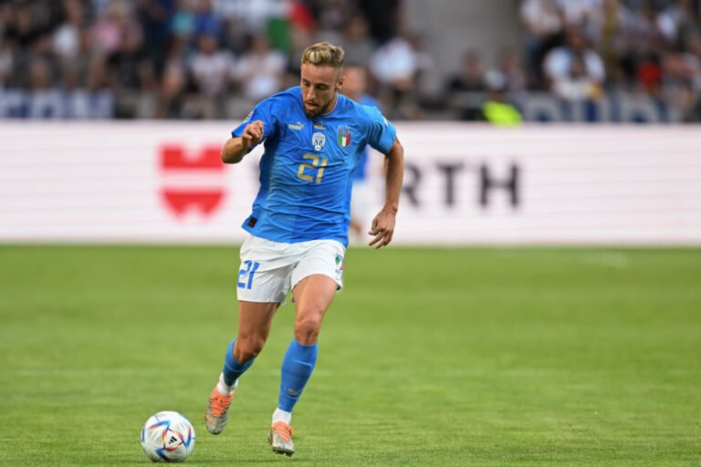 Manchester United e Tottenham disputam contratação de joia italiana