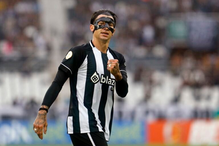 Botafogo não deve pagar a multa para ter Victor Cuesta contra o Internacional; entenda
