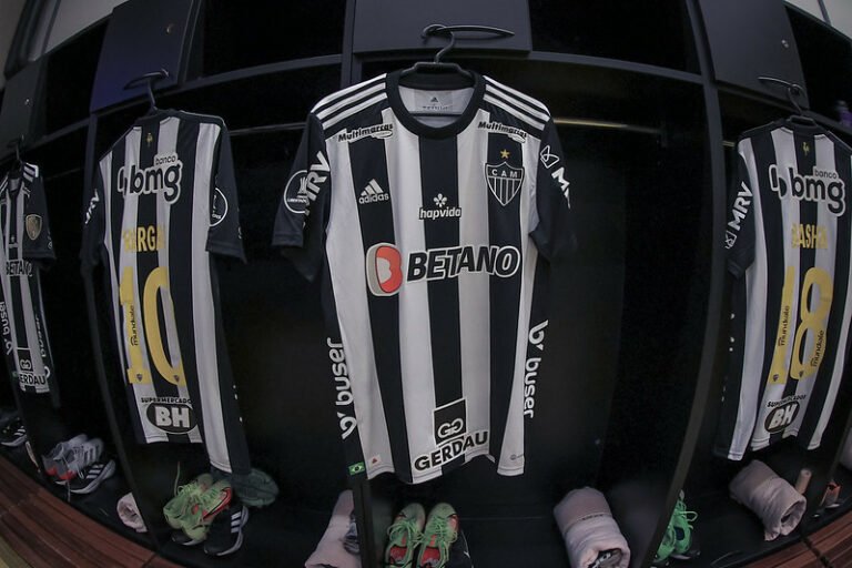 Atlético-MG e Adidas preparam lançamento de camisa 3 ainda em outubro, nas cores verde e amarela