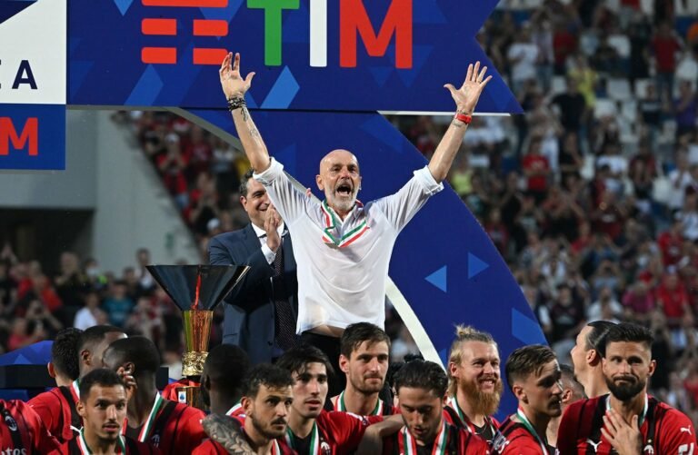 Milan renova o contrato de Stefano Pioli