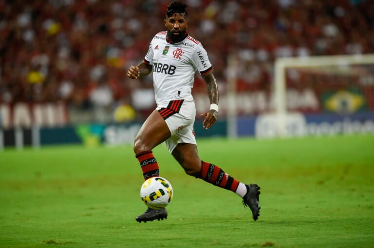 Atlético-MG encaminha contratações de Rodinei e Paulinho