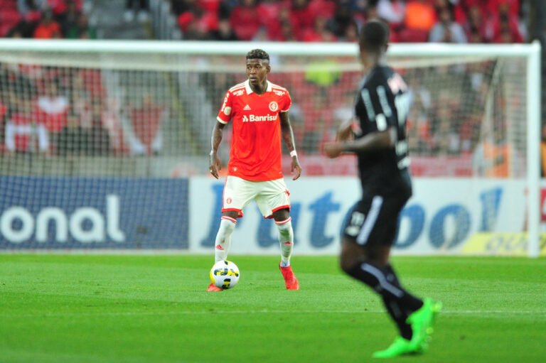 Destaque do Internacional, Vitão entra no radar da Seleção Brasileira