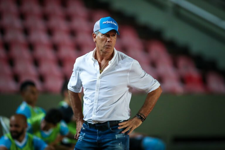 Renato Gaúcho tem futuro em aberto no Grêmio