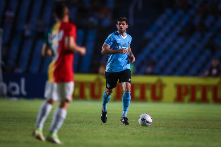 “A equipe jogou bem”, fala Renato Portaluppi após derrota para o Sampaio Corrêa