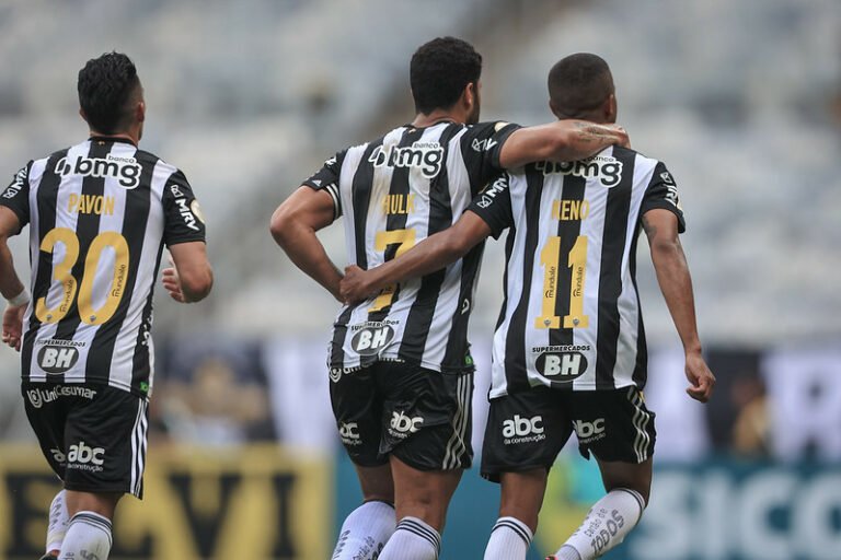 Camisa do Atlético-MG voltará a ter numeração vermelha em 2023, e camisa atual seguirá sem o contorno nos números amarelos