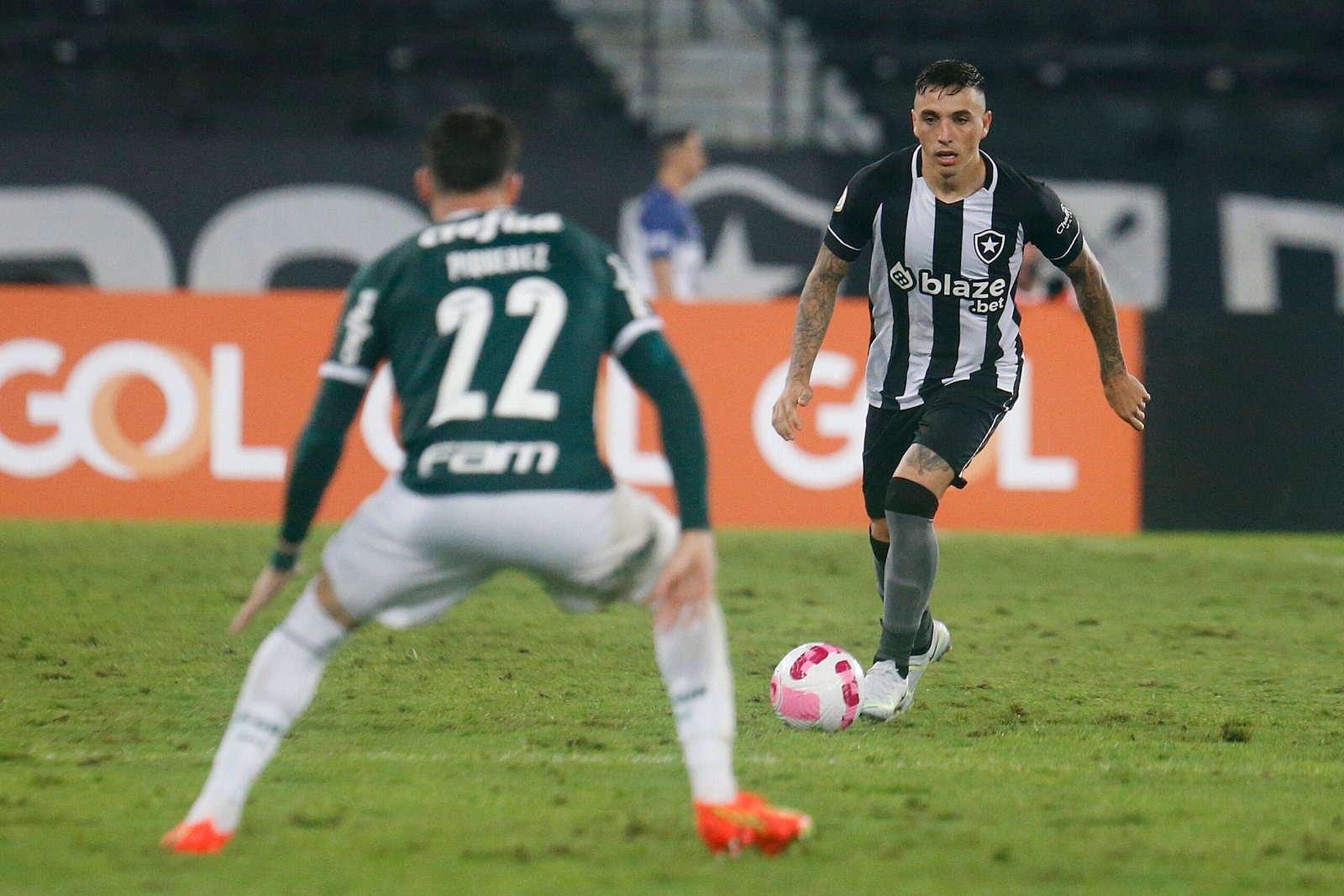 Botafogo terá reunião com empresários de Saravia para tratar renovação, diz portal