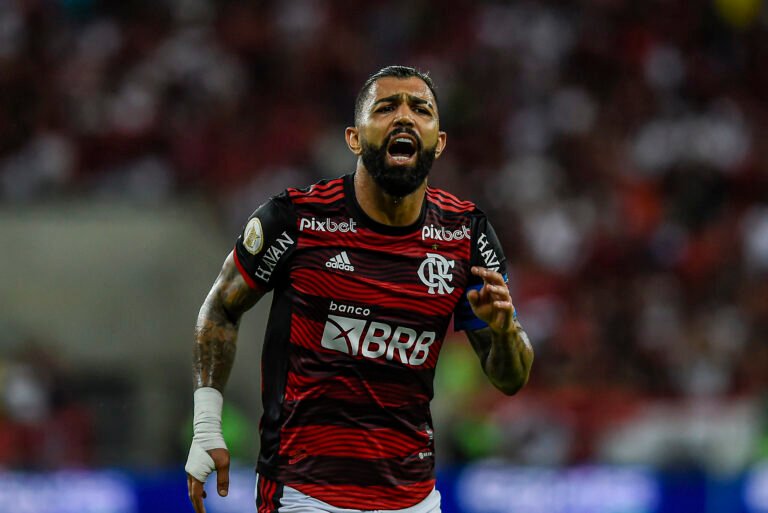 Gabigol e Thiago Maia recebem terceiro amarelo e cumprem suspensão contra Cuiabá