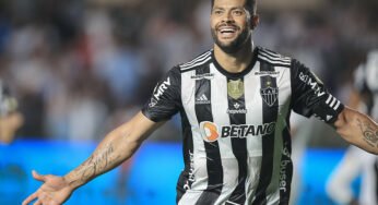 Autor de um dos gols do Galo, Hulk deixa o campo com dores na panturrilha