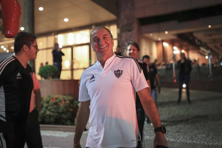 Futuro de Cuca no Atlético-MG dependerá da SAF do clube alvinegro
