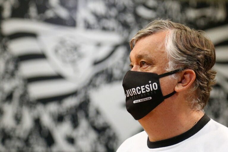 “Sem a SAF, estaria voltando pra Série B”, diz Durcesio Mello, presidente do Botafogo
