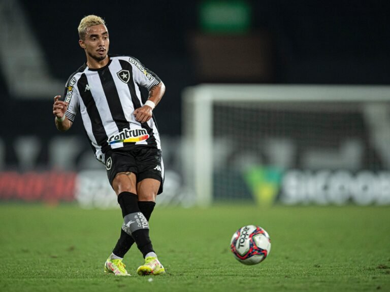 Rafael, do Botafogo, se lesiona novamente e é substituído no primeiro tempo