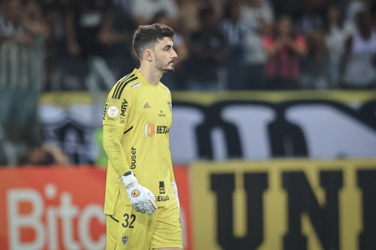 Rafael comenta sobre status de reserva, e possível saída do Atlético-MG