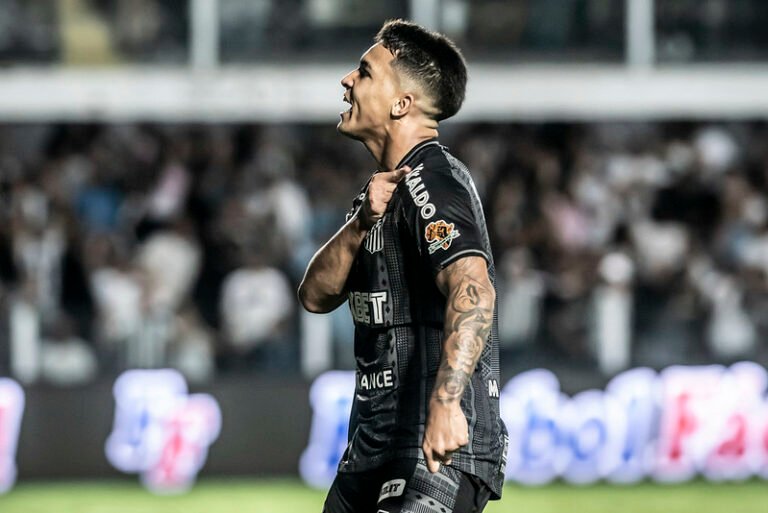 Manchester United e Napoli acompanham situação de Marcos Leonardo