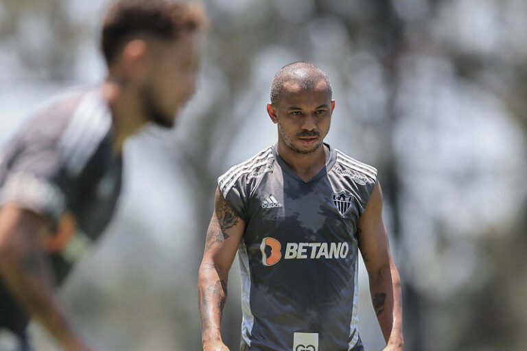 Departamento médico libera Hulk e Mariano para confronto diante o Flamengo