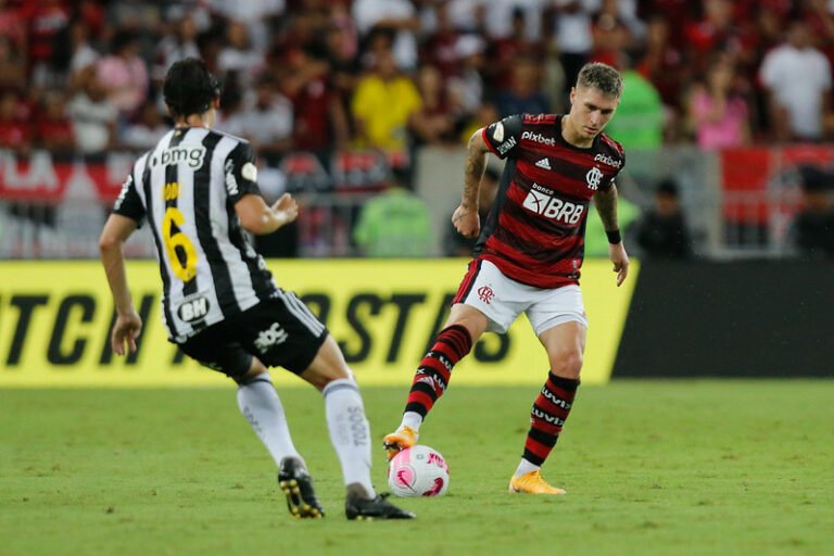 Varela sofre lesão ‘complicada’ e desfalca Flamengo na final da Libertadores