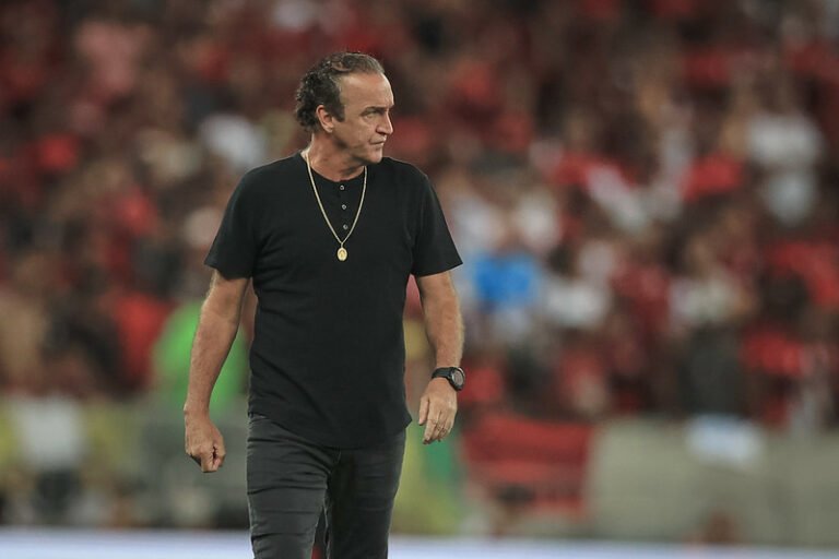 Cuca assume a culpa, volta a falar de números e tenta justificar resultado ruim do Atlético-MG