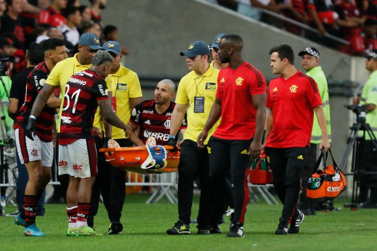 Daniel Cabral rompe ligamento cruzado e ficará oito meses fora