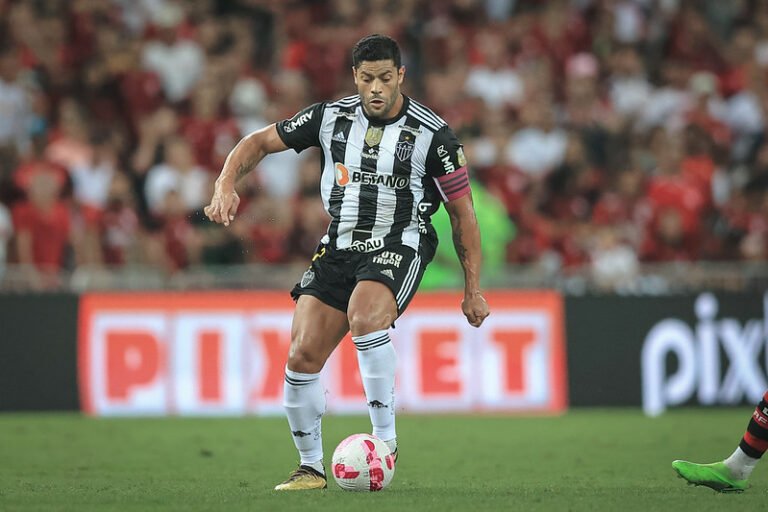 Hulk reclama de arbitragem em suas redes sociais e fala de provocação contra a torcida do Flamengo