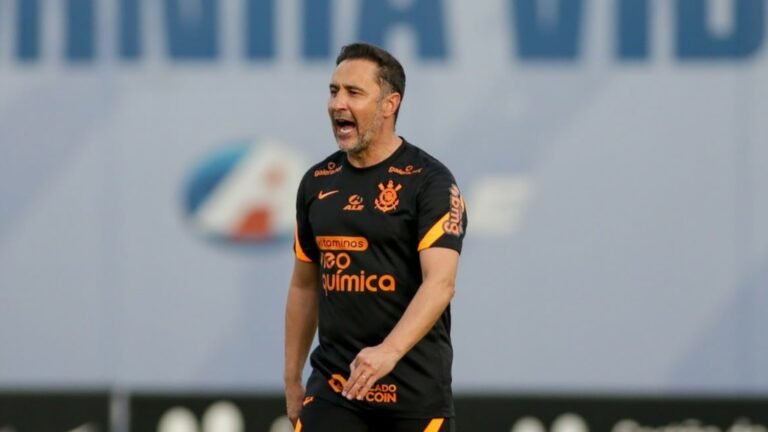Vitor Pereira deixa o futuro em aberto e terá conversa com presidente do Corinthians