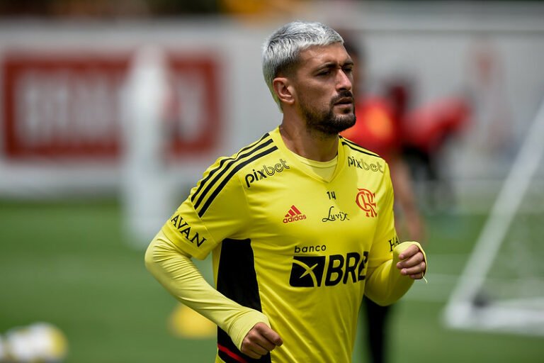 Arrascaeta e Pedro treinam normalmente, e não preocupam para Libertadores