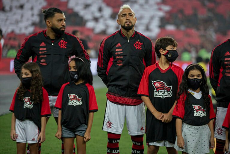 Flamengo confirma lesão de Vidal que vira dúvida para final da Libertadores