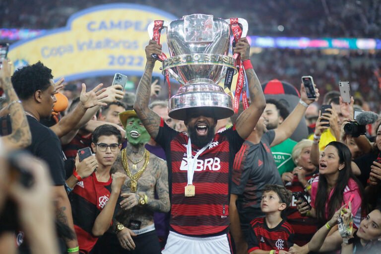 Após gol do título, Rodinei mantém desejo de sair do Flamengo