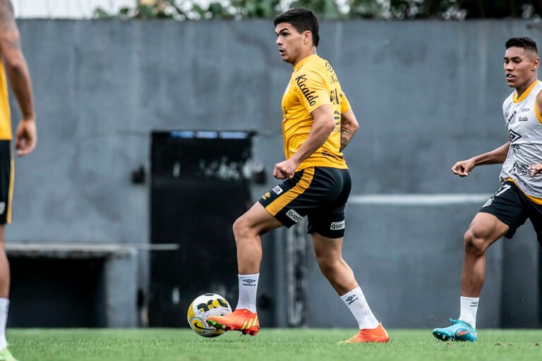 Santos enfrenta o Corinthians preocupado com a quantidade de jogadores pendurados, veja os nomes