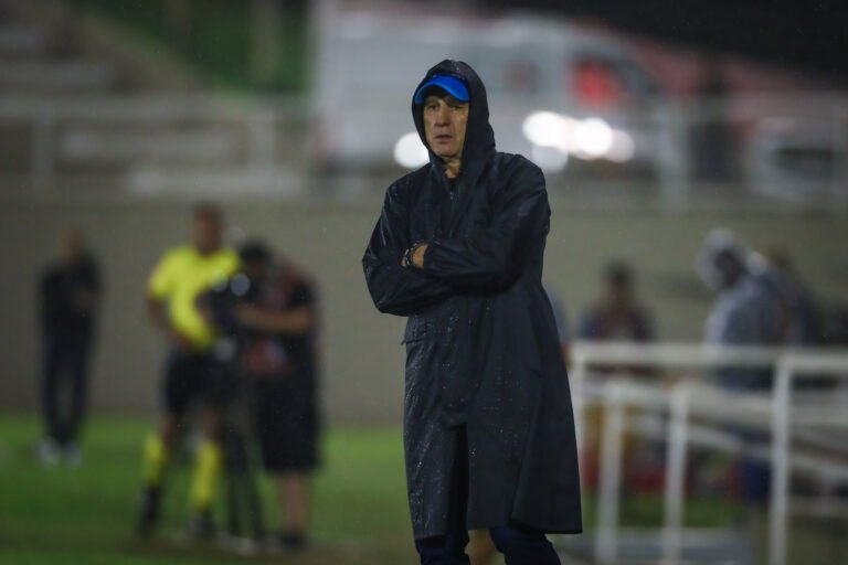 Renato Portaluppi deixa o futuro em aberto no Grêmio: “Não sei se vou estar aqui ano que vem”