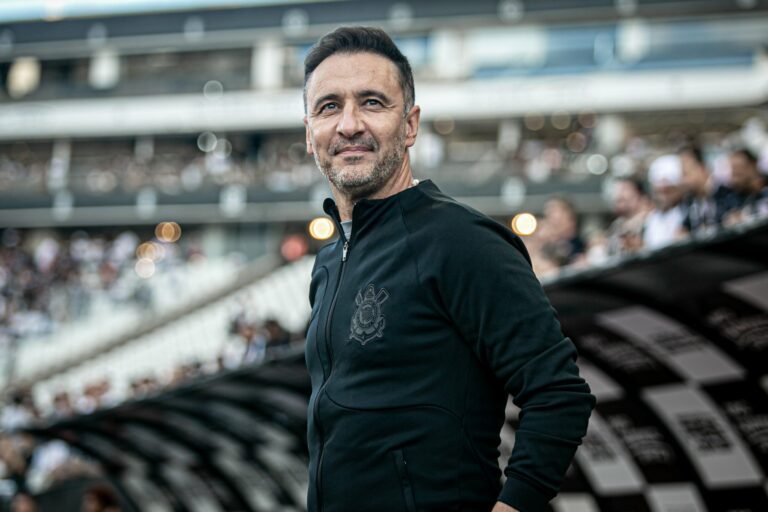 Vítor Pereira segue sem dar resposta e Corinthians fica pessimista