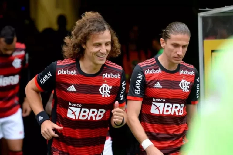 Flamengo mantém conversas para permanência de três jogadores
